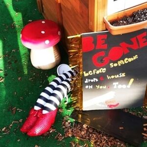 Wicked Witch Prop Legs The Wizard of Oz Halloween Indoor/Outdoor Decor